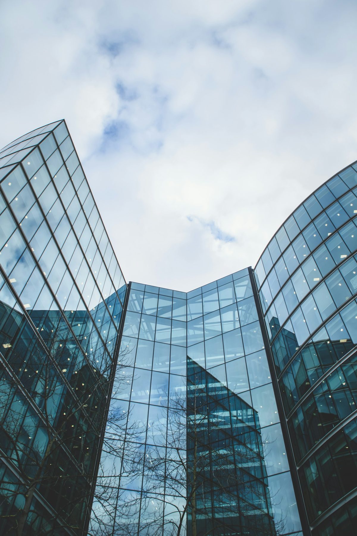 Façade d'un immeuble tertiaire, environnement des organisations accompagnées par BeM Conseil